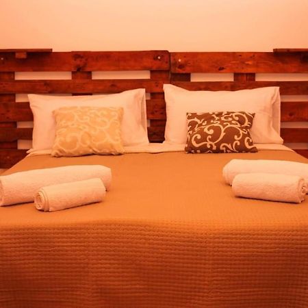 A Rizzilla Guest House Nicotera Bagian luar foto